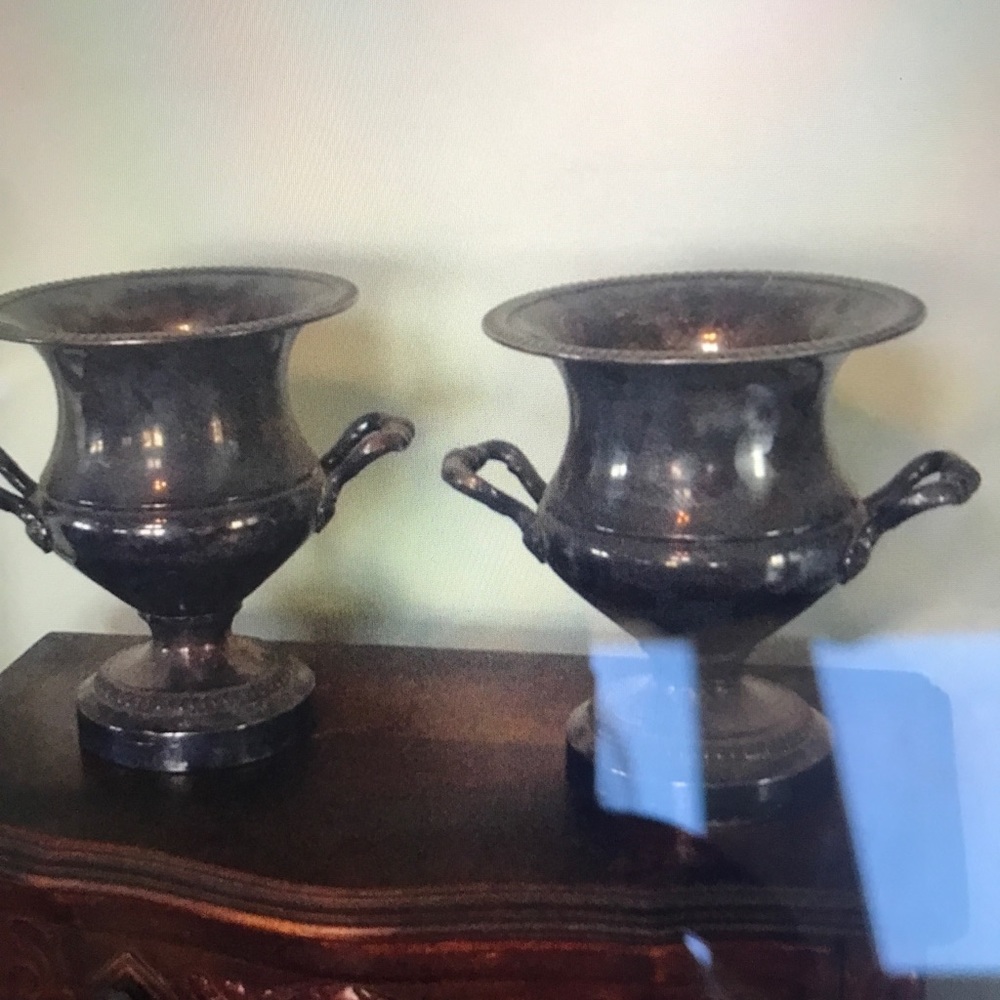 Vintage Metal ice bucket/urn